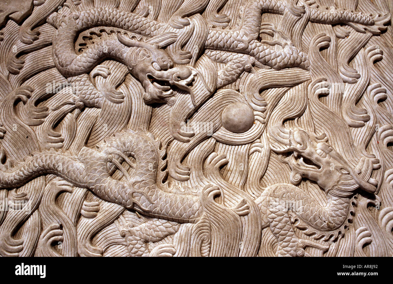 Draghi scolpiti nel tempio di Gao Miao si che serve buddisti Daoisti e confuciani a Zhongwei, una città a livello prefettura della provincia di Ningxia in Cina Foto Stock