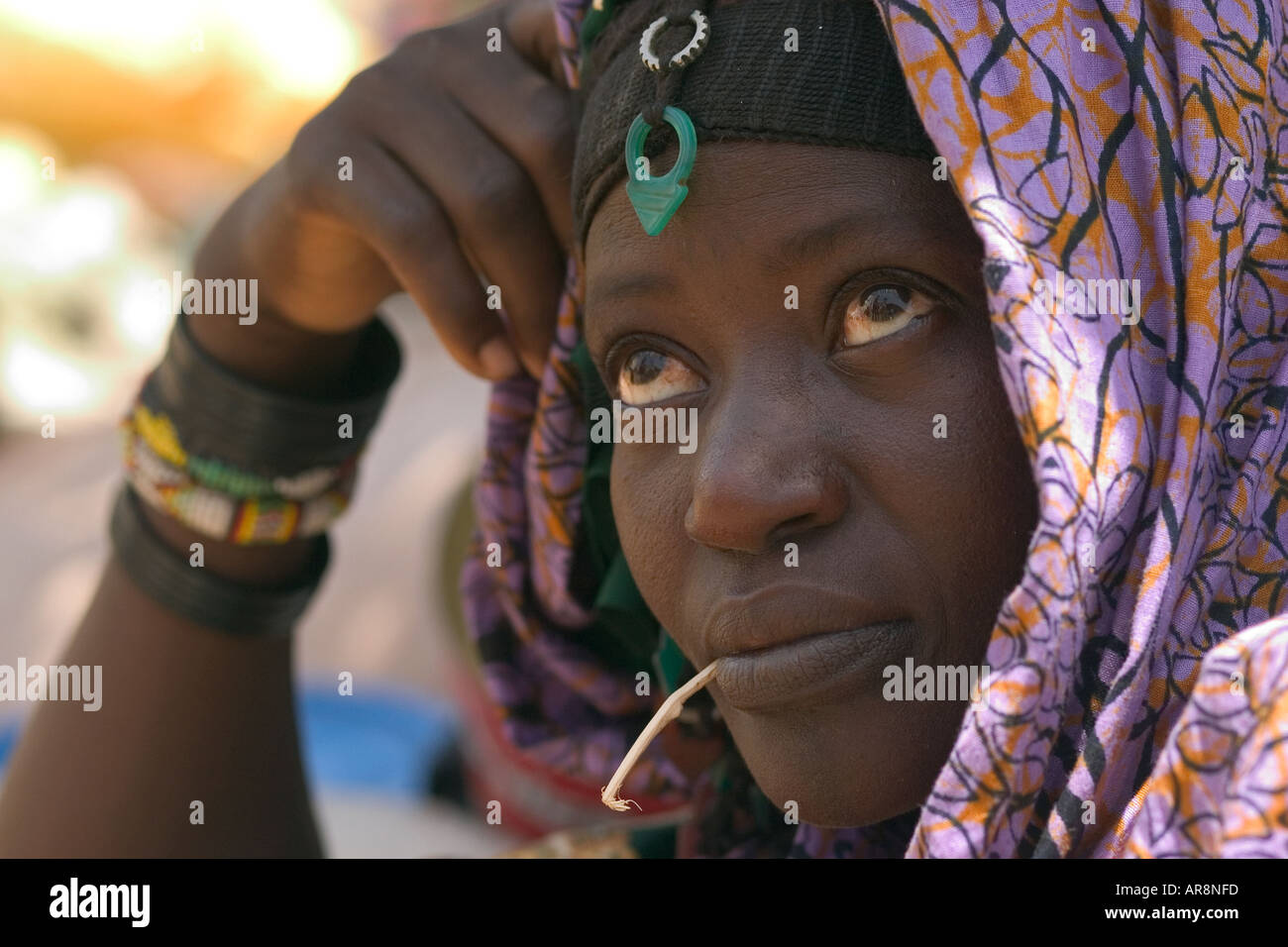 Il Nomad Bella commerciante al Gorom-Gorom mercato settimanale, nel nordest del Burkina Faso, Africa occidentale. Foto Stock