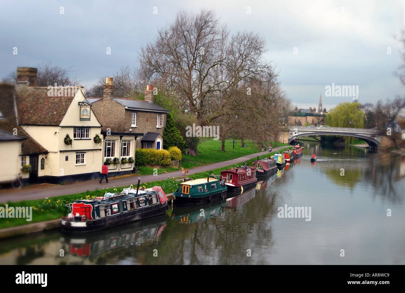 Canal chiatte sul fiume Cam Foto Stock