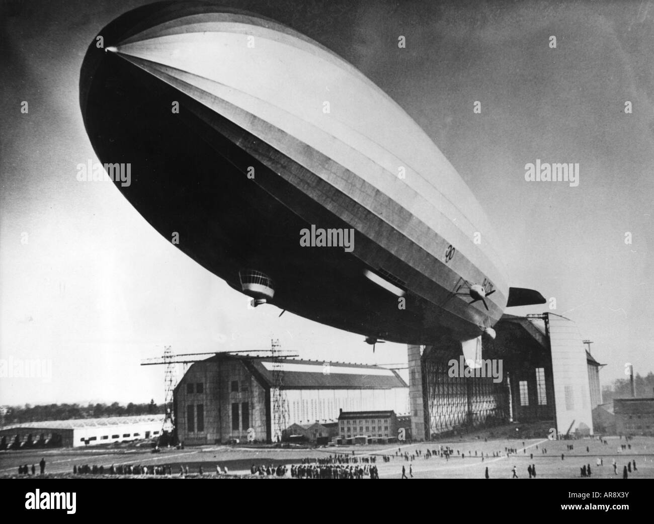 Trasporti/trasporti, aviazione, aeronavi, Zeppelin, LZ 129 'Hindenburg', inizio di un viaggio di andata e ritorno sulla Germania, Friedrichshafen, 26.3.1936, Foto Stock