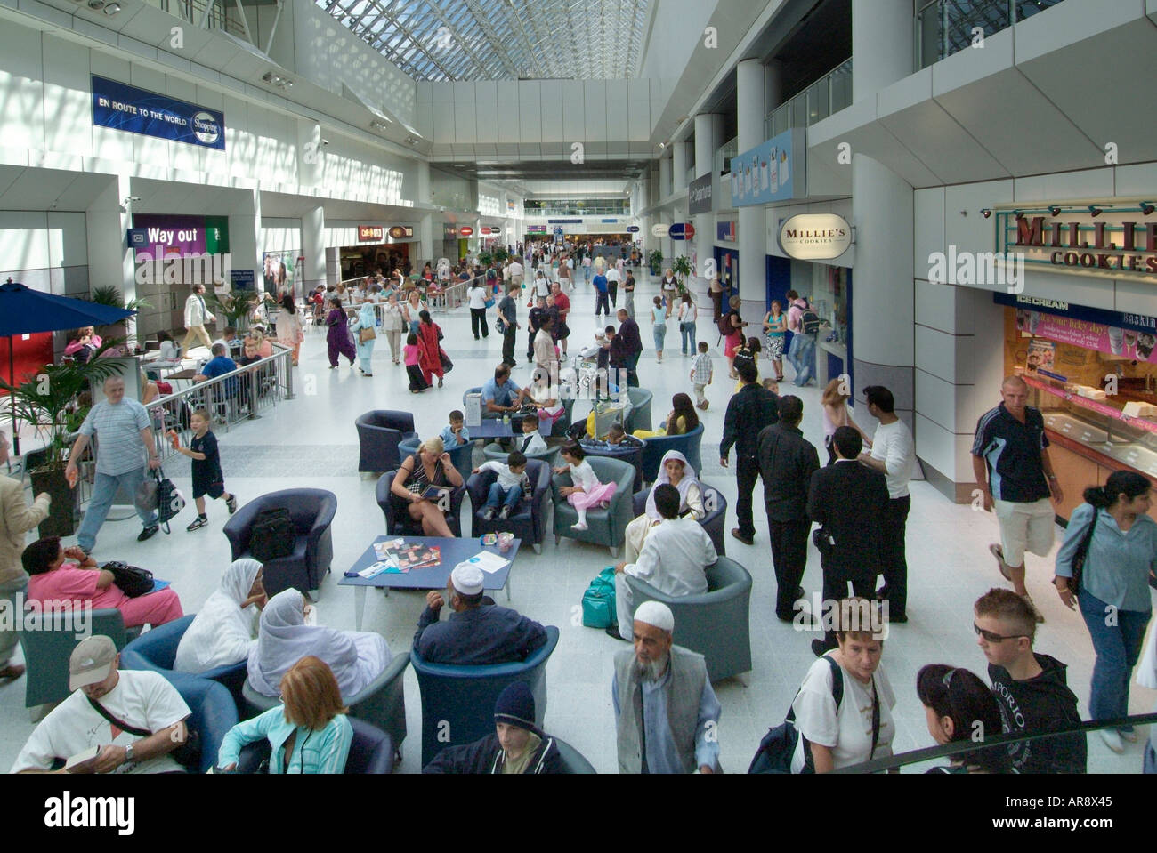 L'Aeroporto Internazionale di Manchester il morsetto 2 Inghilterra UK Regno Unito GB Gran Bretagna UE Unione europea EUROPA Foto Stock