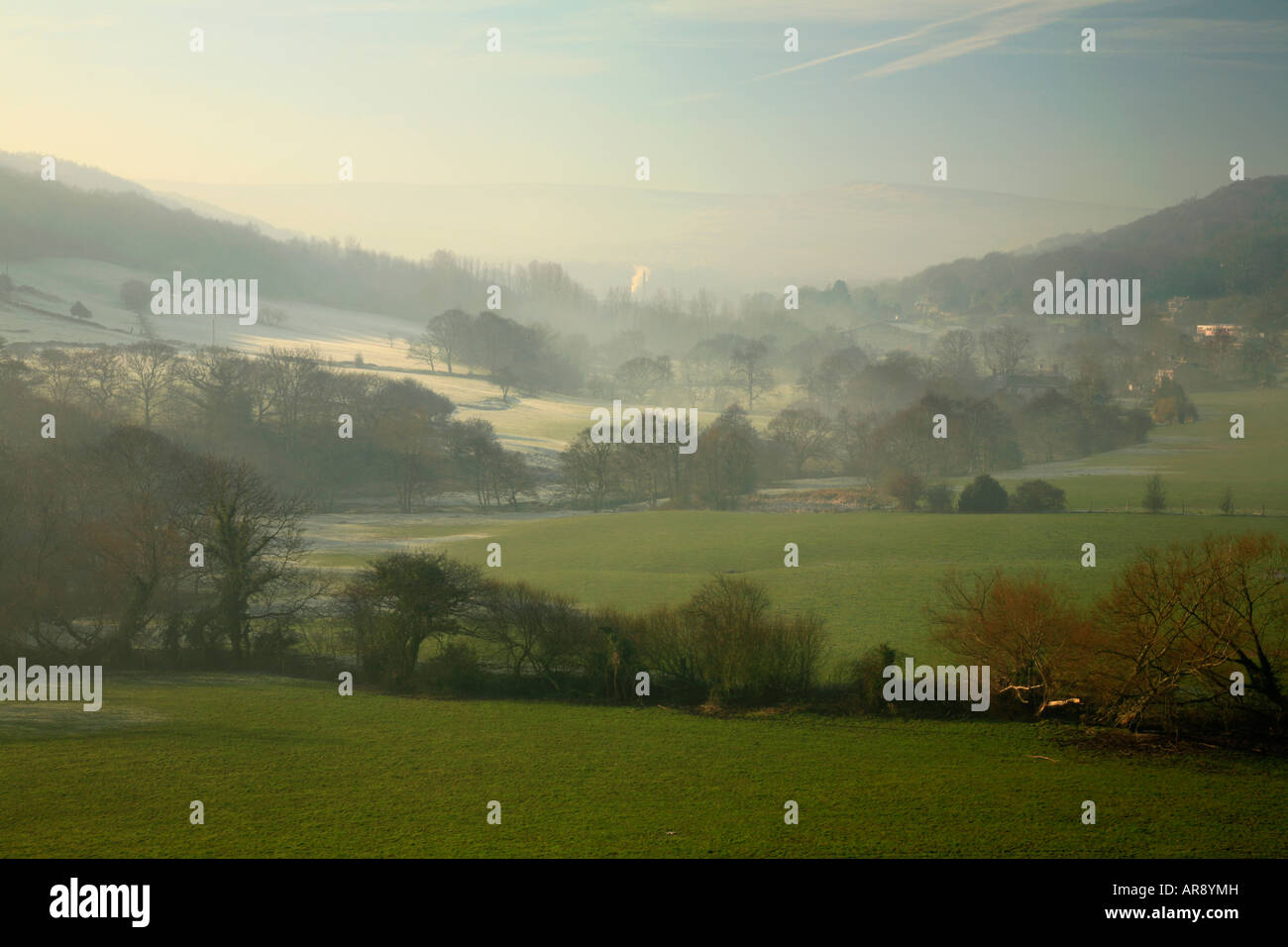 Inverno vista su Crosland Hall e Meltham verso ovest Nab, Leeds, West Yorkshire, Inghilterra, Regno Unito. Foto Stock