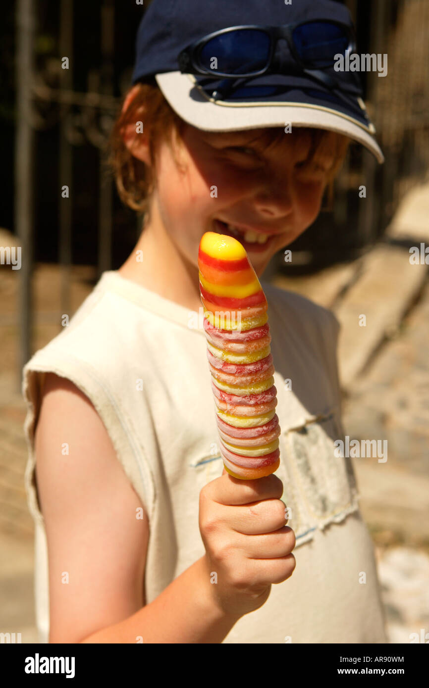 Ragazzo con ghiaccio per lecca-lecca, Malaga, Spagna Foto Stock