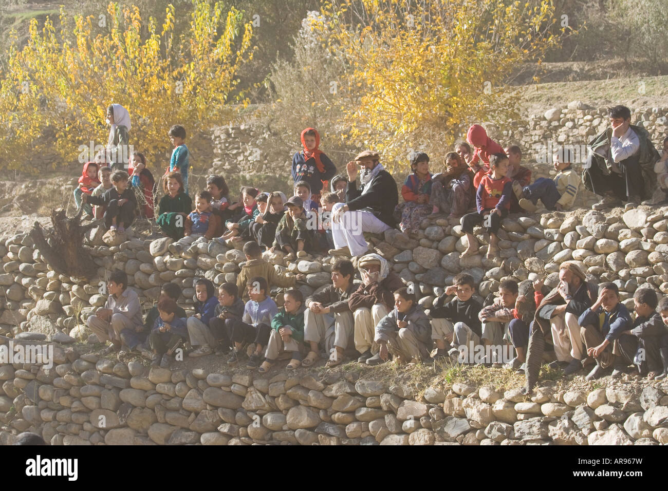 Gli spettatori a guardare un gioco buzkashi nella valle del Panjshir in Afghanistan Foto Stock