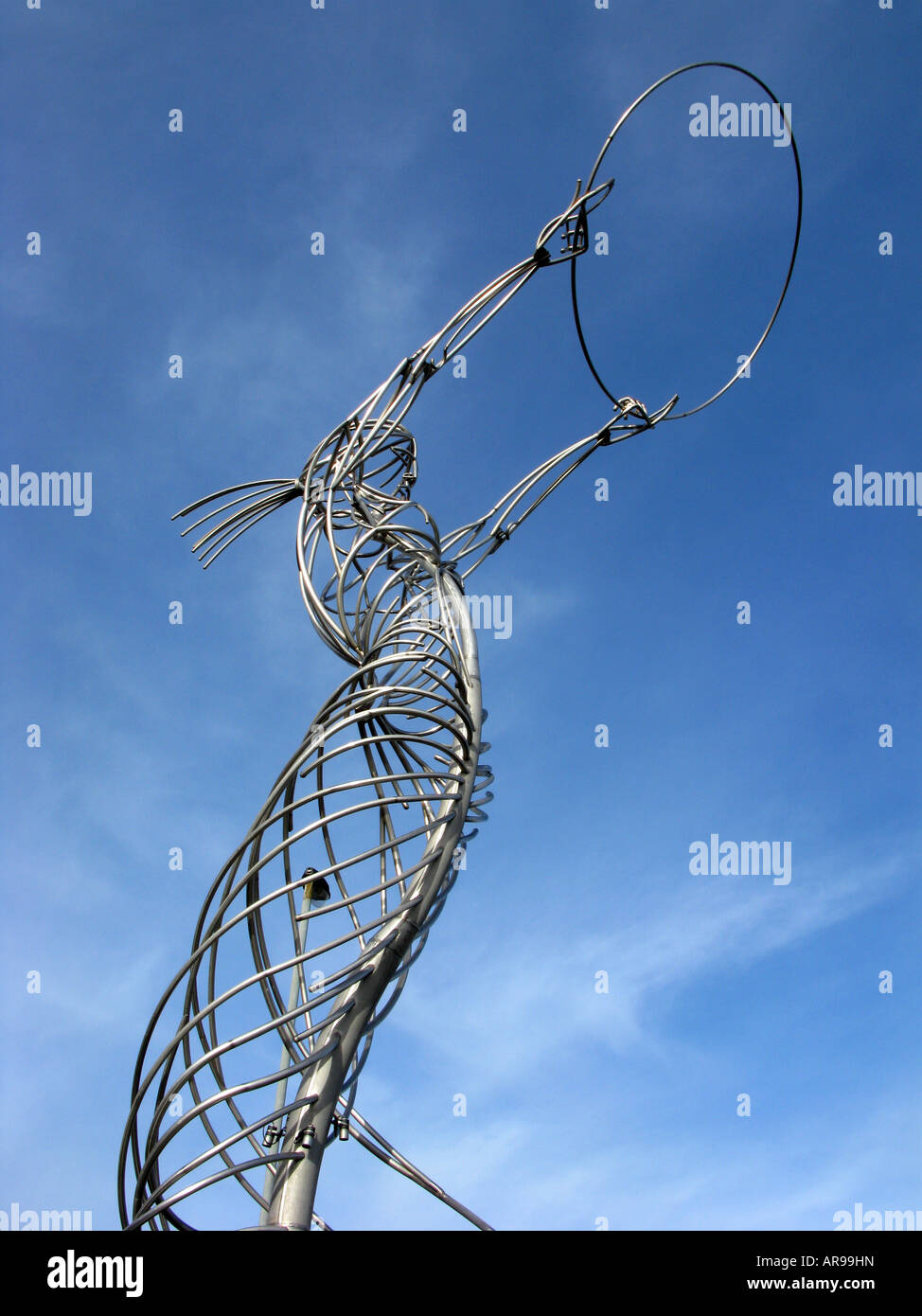 Ringraziamento scultura rotante faro di speranza da artista Andy Scott tenendo il loop aloft in ringraziamento square Belfast Foto Stock