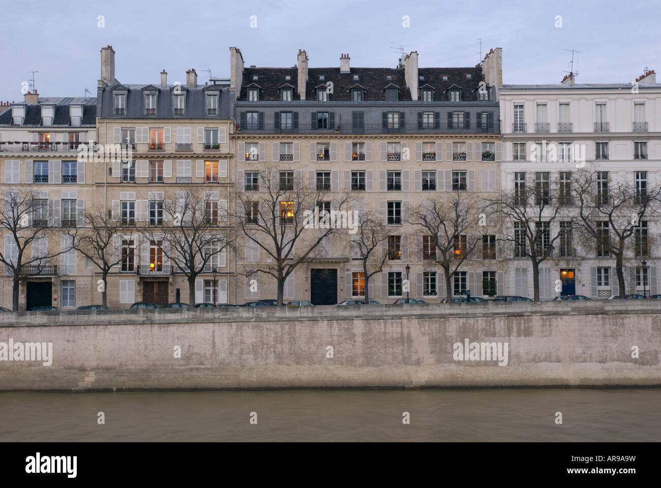 Moda residenze sul quai de la Bethune, Ile St Louis, Parigi Foto Stock