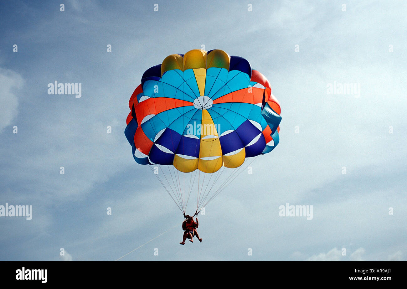 Il parasailing Punta Cana Caraibi Repubblica Dominicana Foto Stock