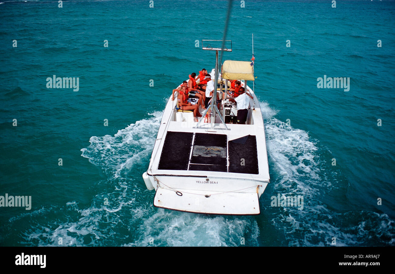 Il parasailing barca Punta Cana Caraibi Repubblica Dominicana Foto Stock