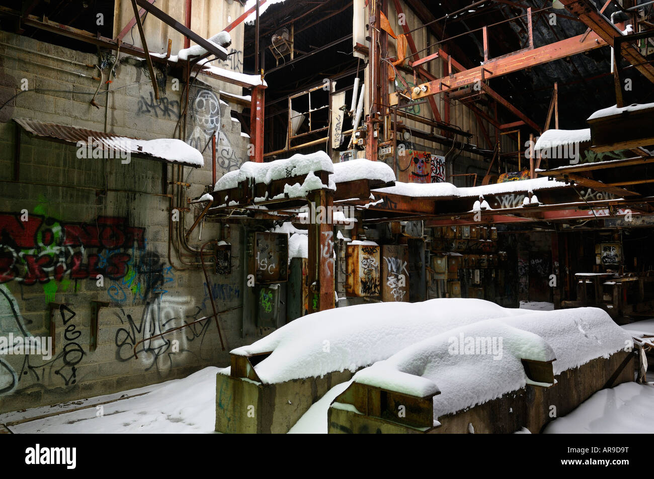 Coperta di neve atrio principale dell'abbandonato Don Valley laterizi Toronto Foto Stock