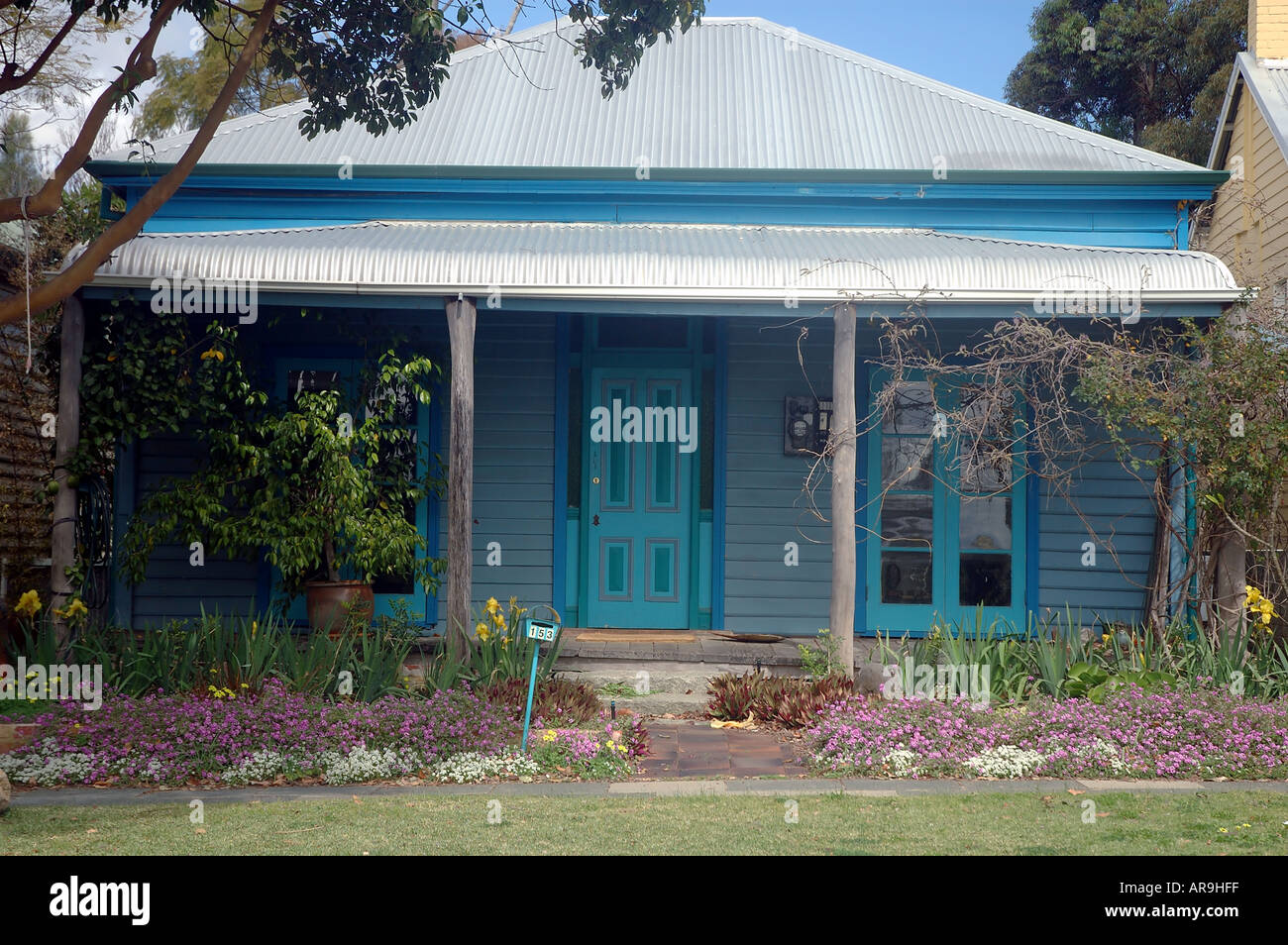 Casa dipinta in colori moda nel quartiere alla moda di rinnovato sobborgo di Subiaco Perth Western Australia Foto Stock