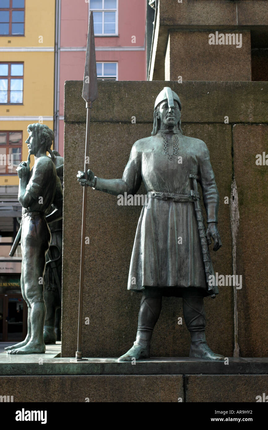 Statue di Viking uomini a Bergen in Norvegia. Foto Stock