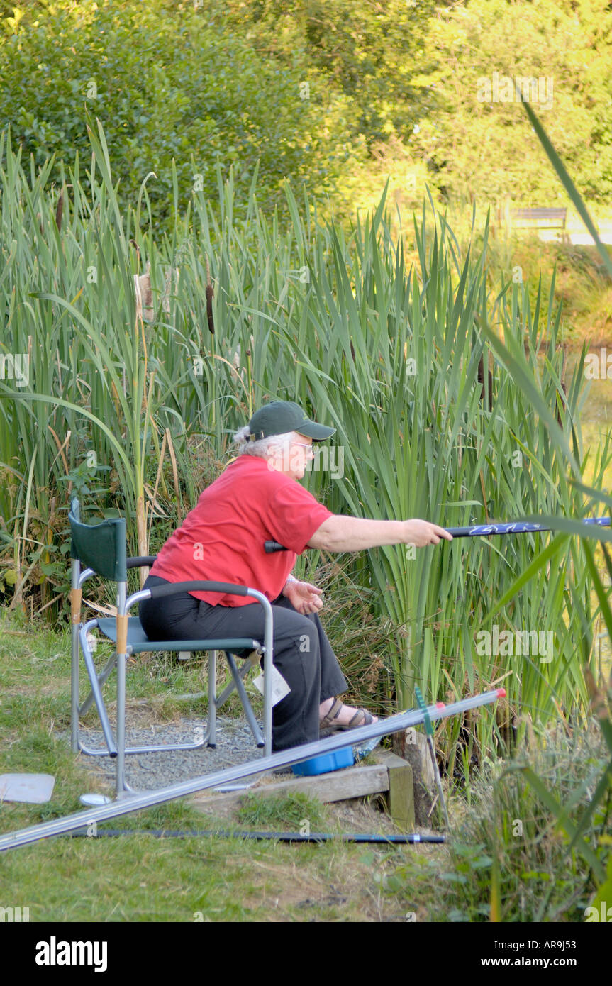 Donna Moel Pesca y Garth Piscina Birmingham Welshpool Galles Centrale Foto Stock