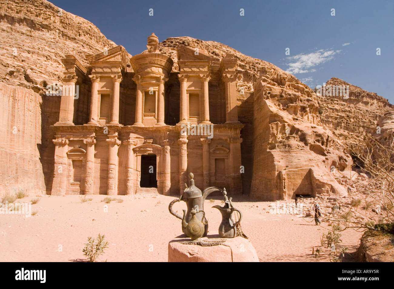 Bedouin Teiere a El Dier, il monastero, Petra, Giordania Foto Stock