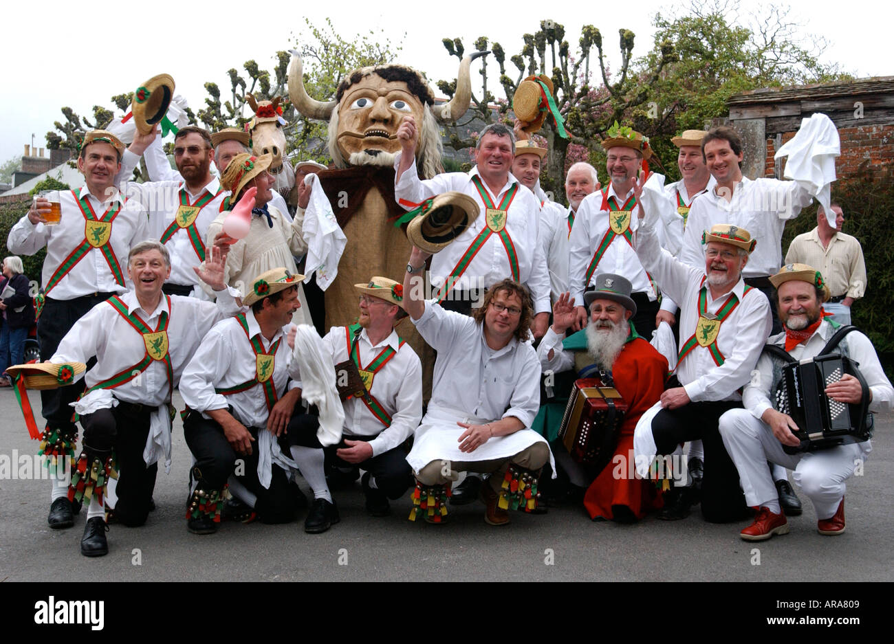 Hugh Fearnley Whittingstall con il Wessex Morris uomini Foto Stock