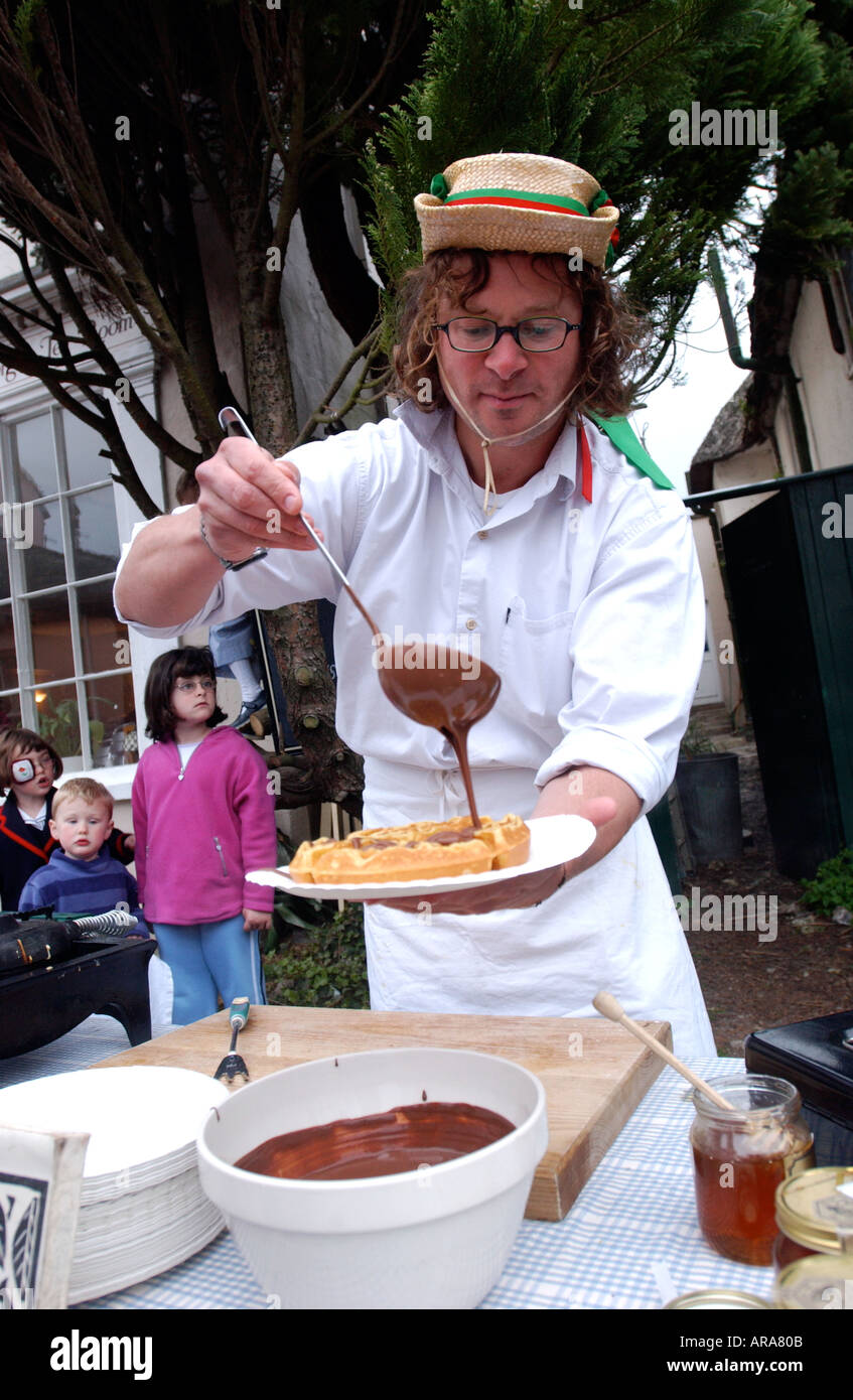 Hugh Fearnley Whittingstall rendendo cialde Foto Stock