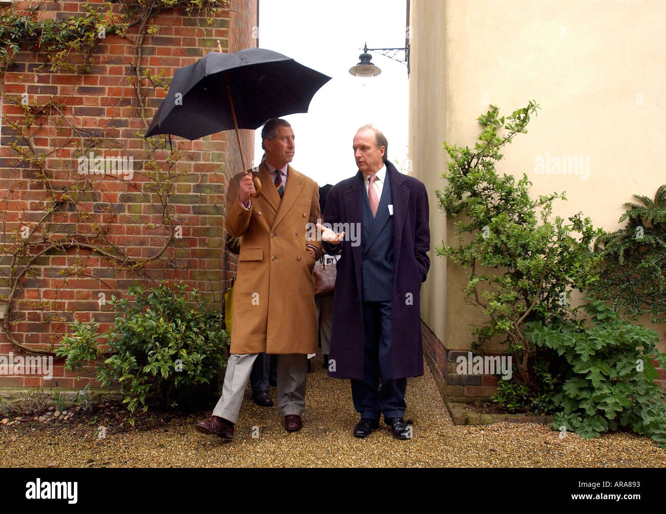 Il principe Carlo a Poundbury estate in Dorset England Regno Unito Foto Stock