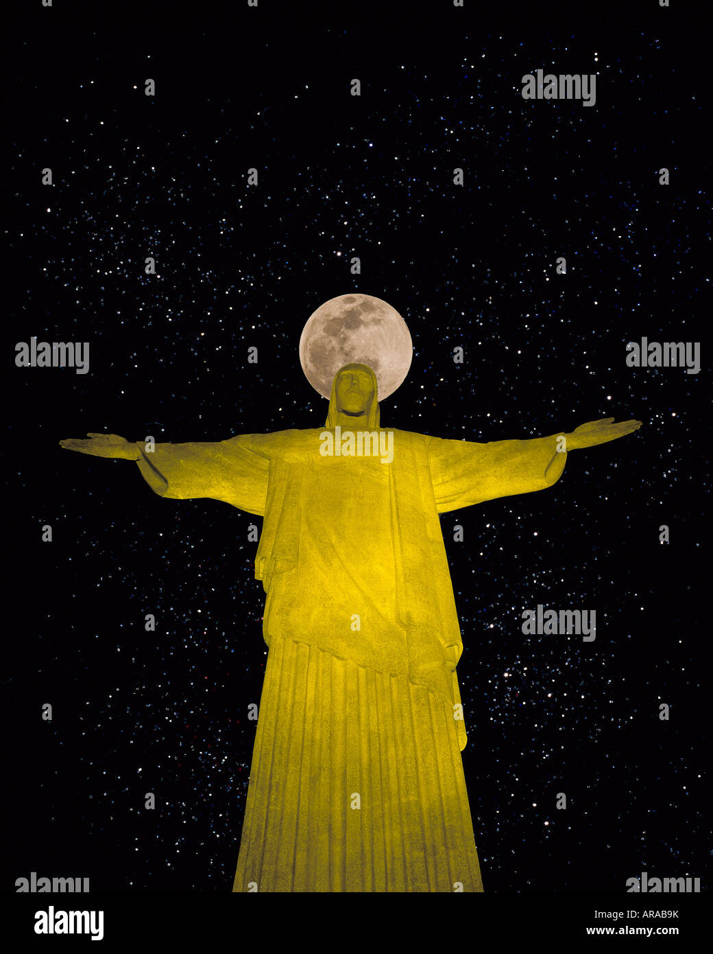 La statua del Cristo e la luna piena, Rio de Janeiro, Brasile Foto Stock