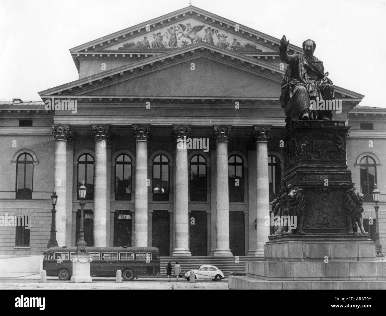 Geografia/viaggio, Germania, Monaco di Baviera, Teatro Nazionale, vista esterna, giugno 1970, Foto Stock