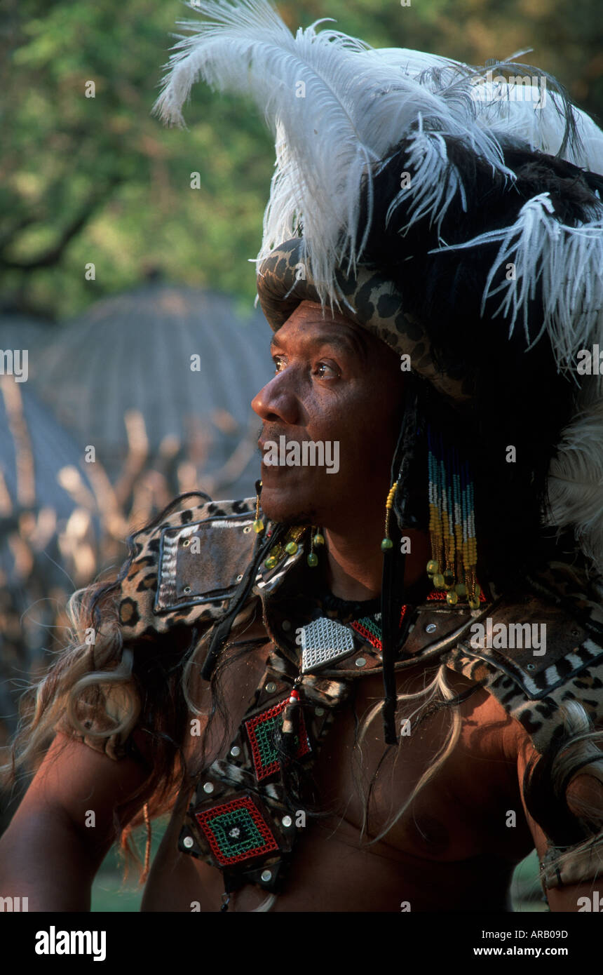 Il capo degli Zulu s ritratto modello rilasciato KwaZulu Natal Sud Africa Foto Stock