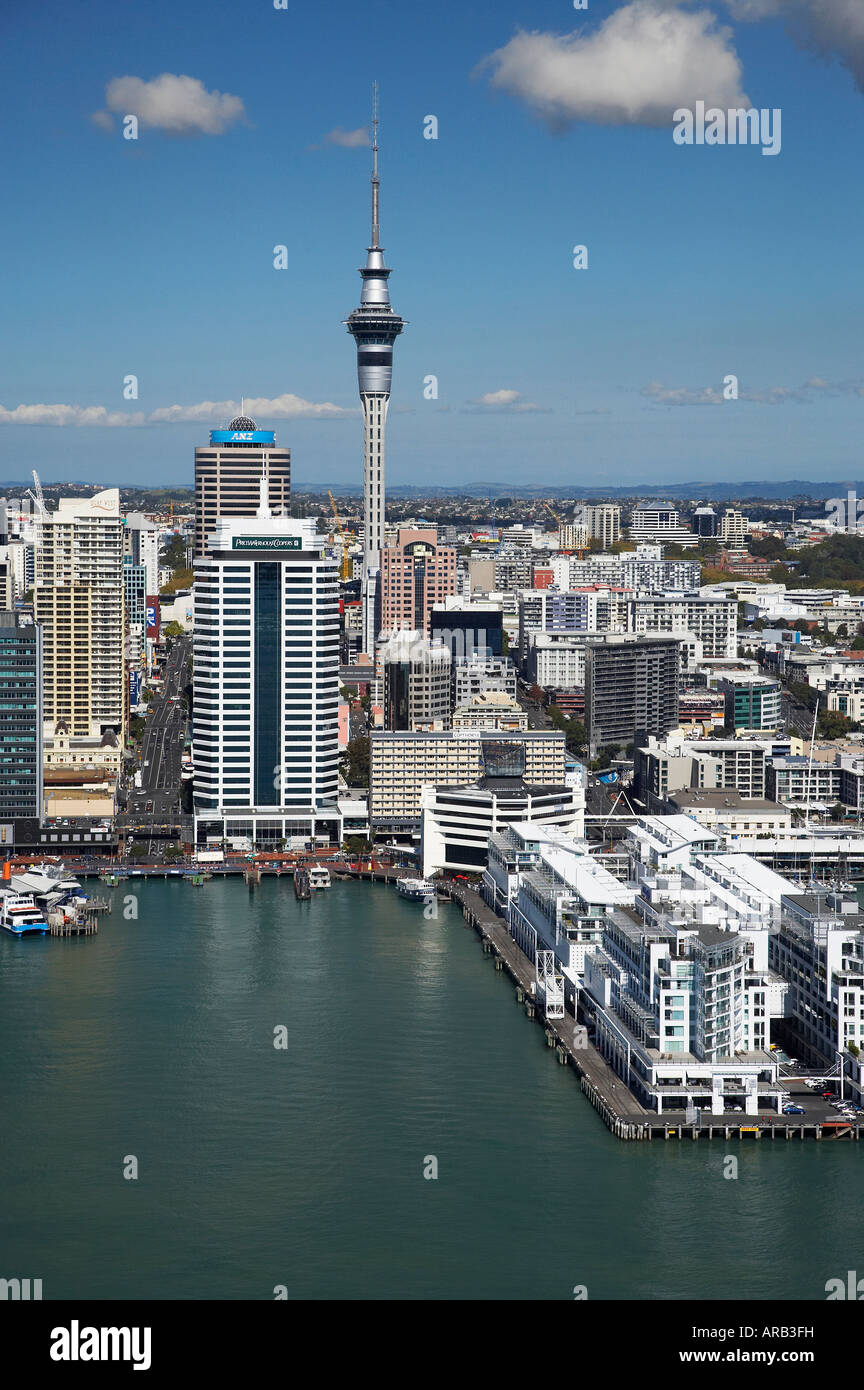 Hilton Hotel Princes Wharf Auckland CBD e Sky Tower Isola del nord della Nuova Zelanda antenna Foto Stock