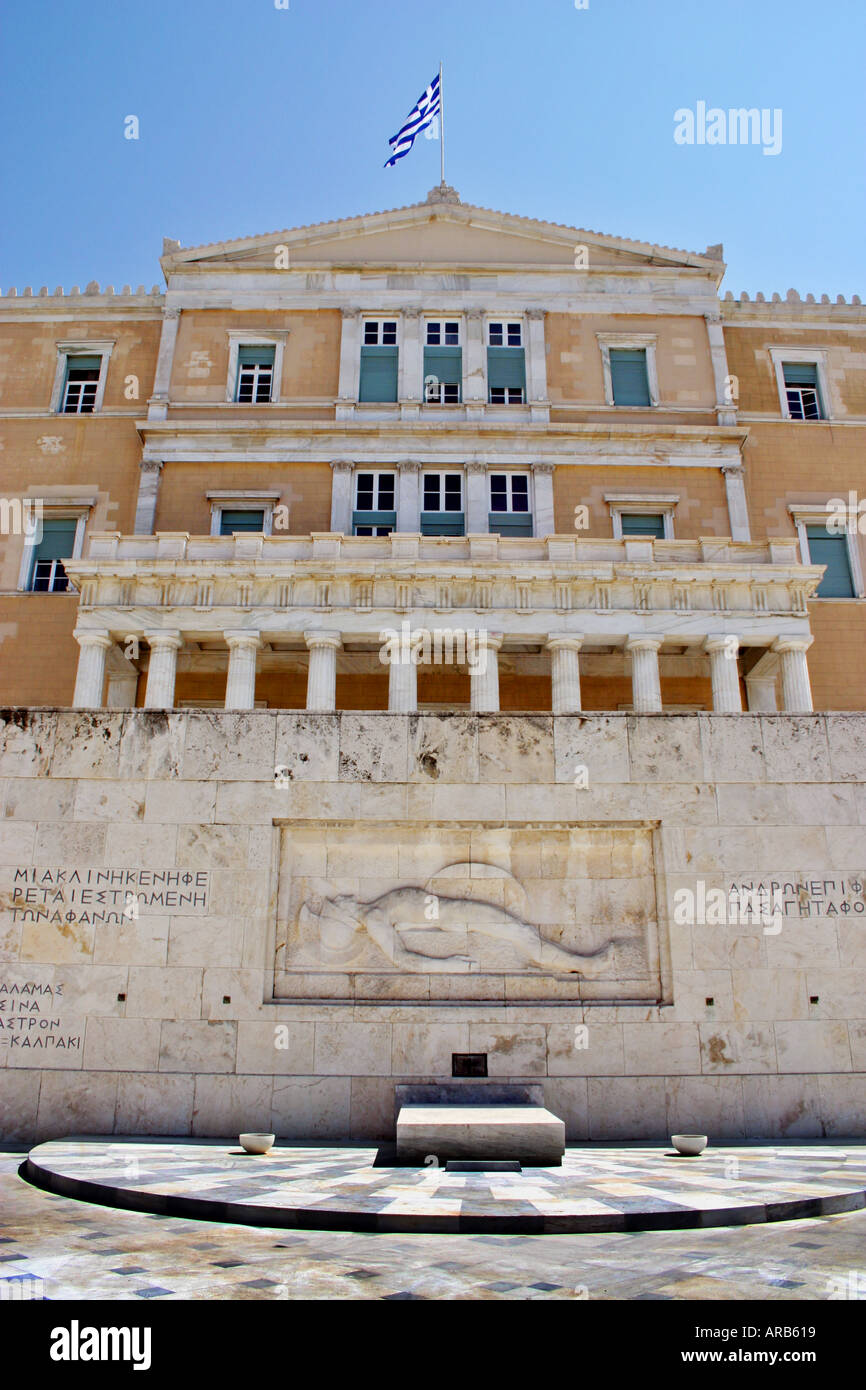 Piazza Syntagma ad Atene in Grecia nella parte anteriore del Memorial per il soldato sconosciuto Foto Stock