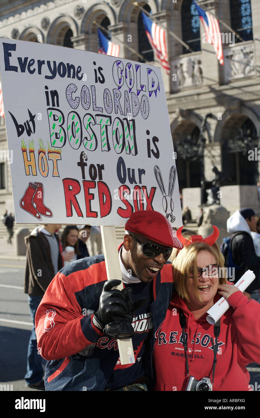 La gente celebra Boston Red Sox vittoria nel Mondiale 2007 series. Boston, Massachusetts, STATI UNITI D'AMERICA Foto Stock