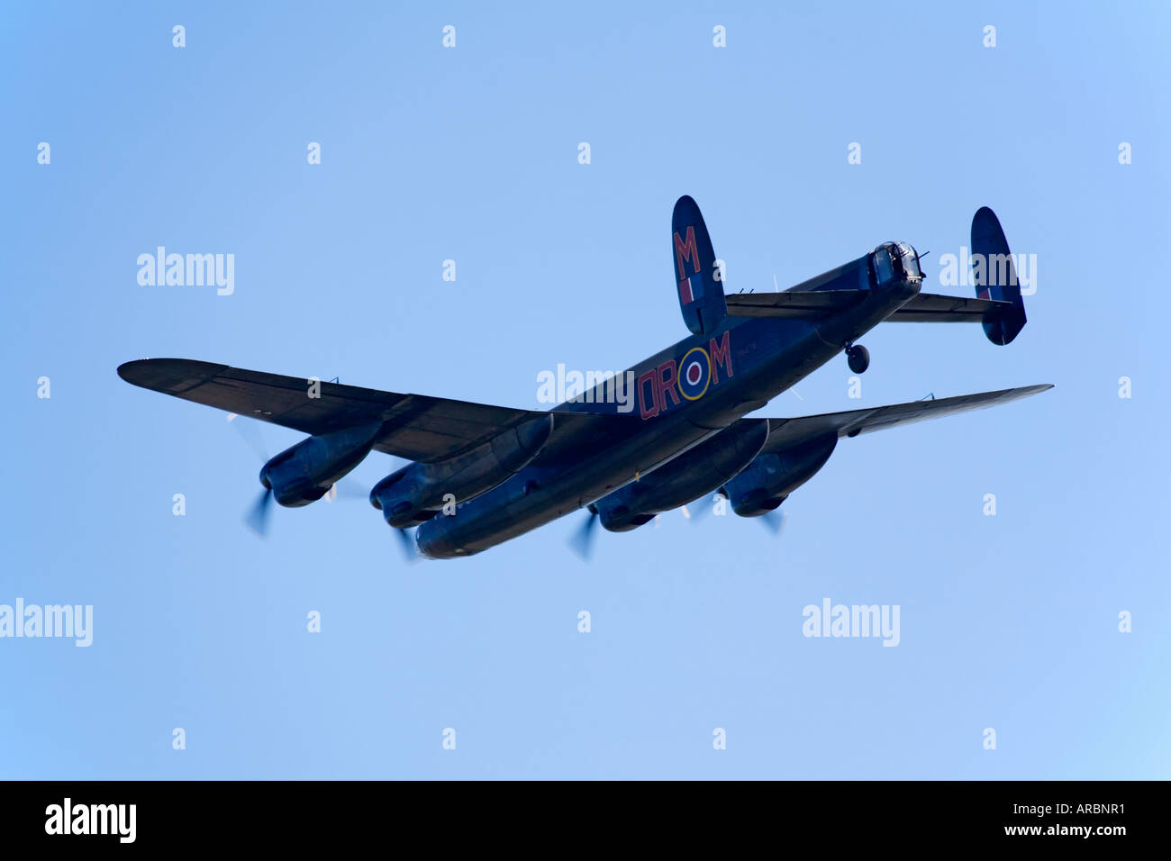 Battle of Britain Memorial Flight RAF Lancaster bombardiere in volo Foto Stock