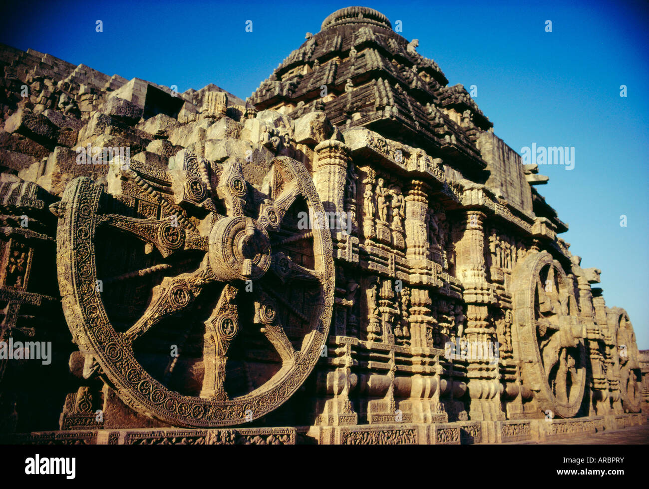 Sun tempio dedicato al dio del sole Surya, risalente al XIII secolo, di Konârak, Orissa, India Foto Stock
