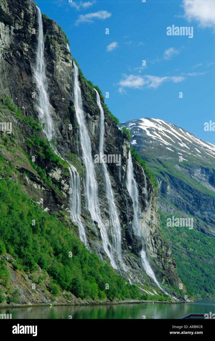 Sette sorelle cade, Geiranger Fjord, western fjordlands, Norvegia, Scandinavia, Europa Foto Stock