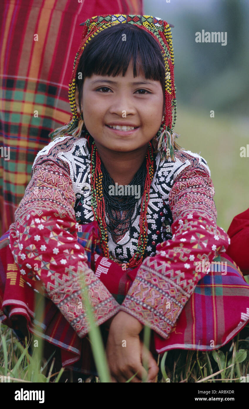 Ritratto di una ragazza di Kalaban tribù in abito tradizionale, Sud Cotabato P. isola di Mindanao, Filippine Foto Stock