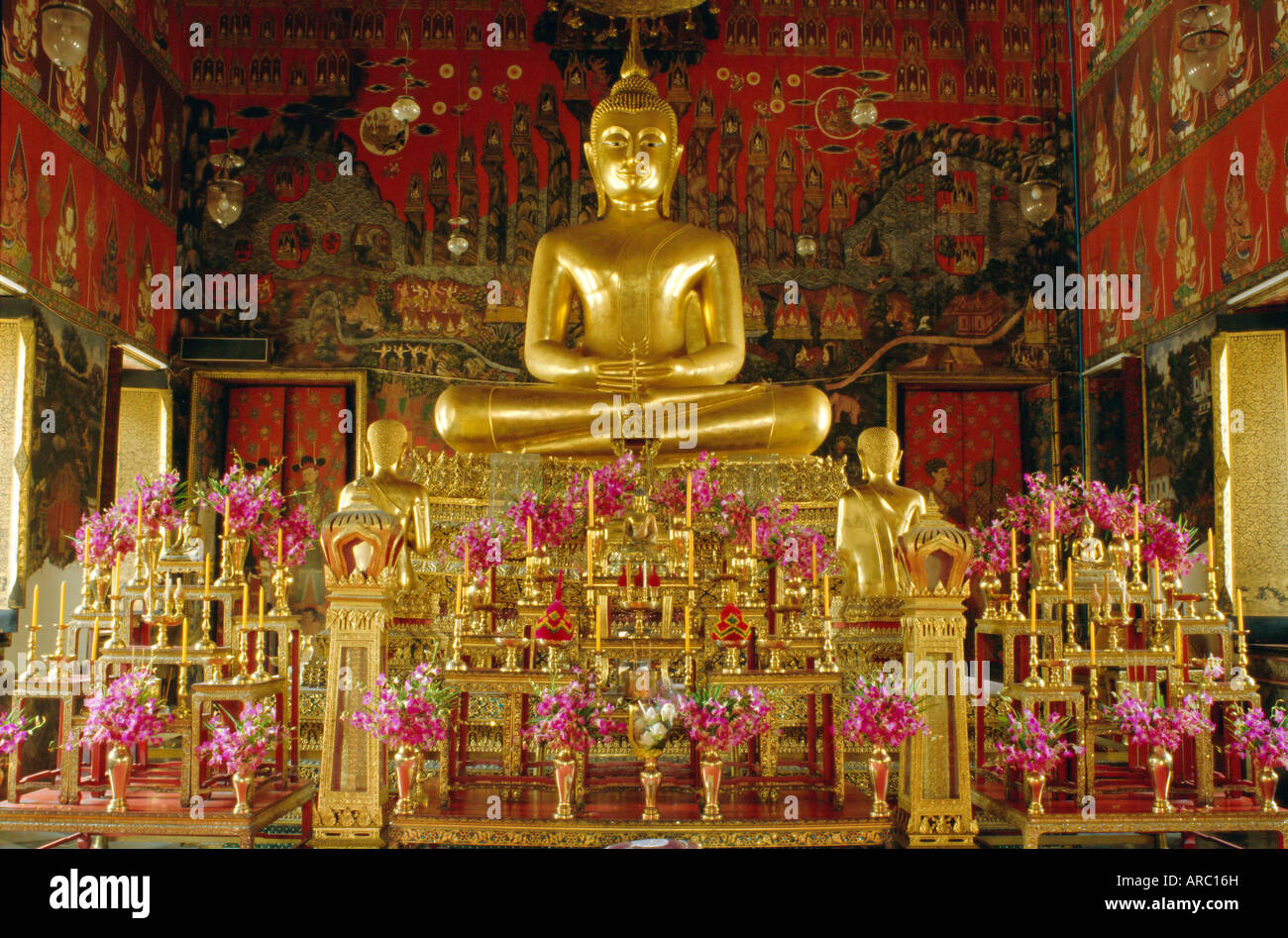 Seduto statua del Buddha dentro il Wat Phra Kaew, Bangkok, Thailandia Foto Stock