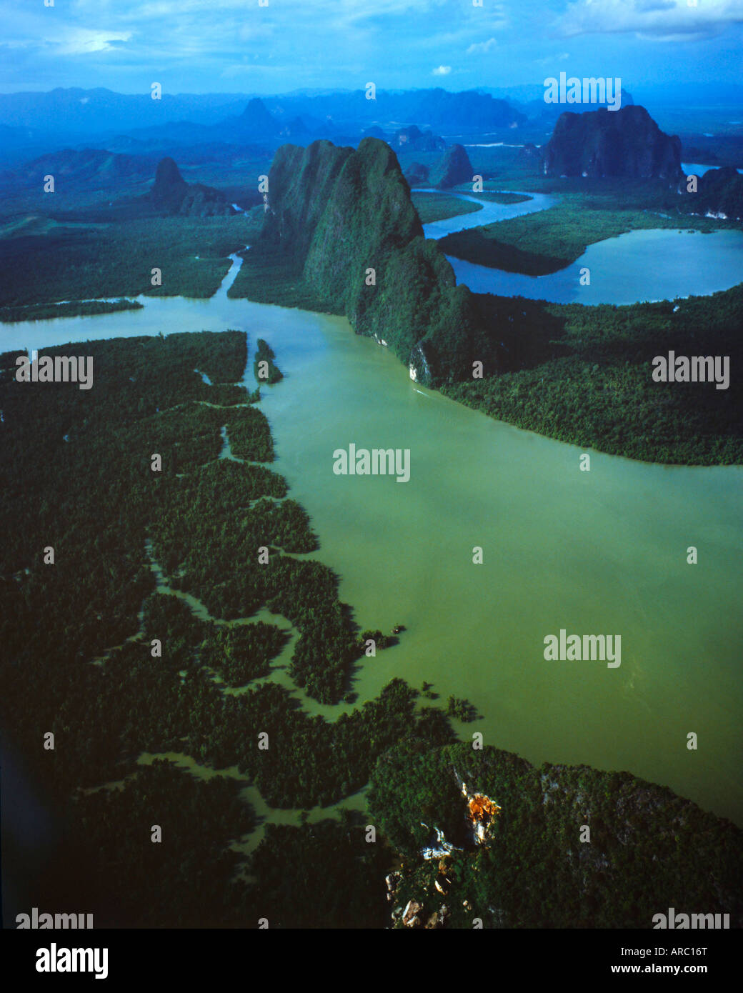 Vista aerea della baia di Phanga, Thailandia Foto Stock