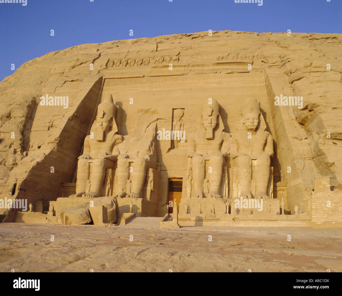 Rock cut tempio di Ramesses II (Ramses il grande) (Ramses il grande), Abu Simbel, la Nubia, Egitto, Nord Africa Foto Stock