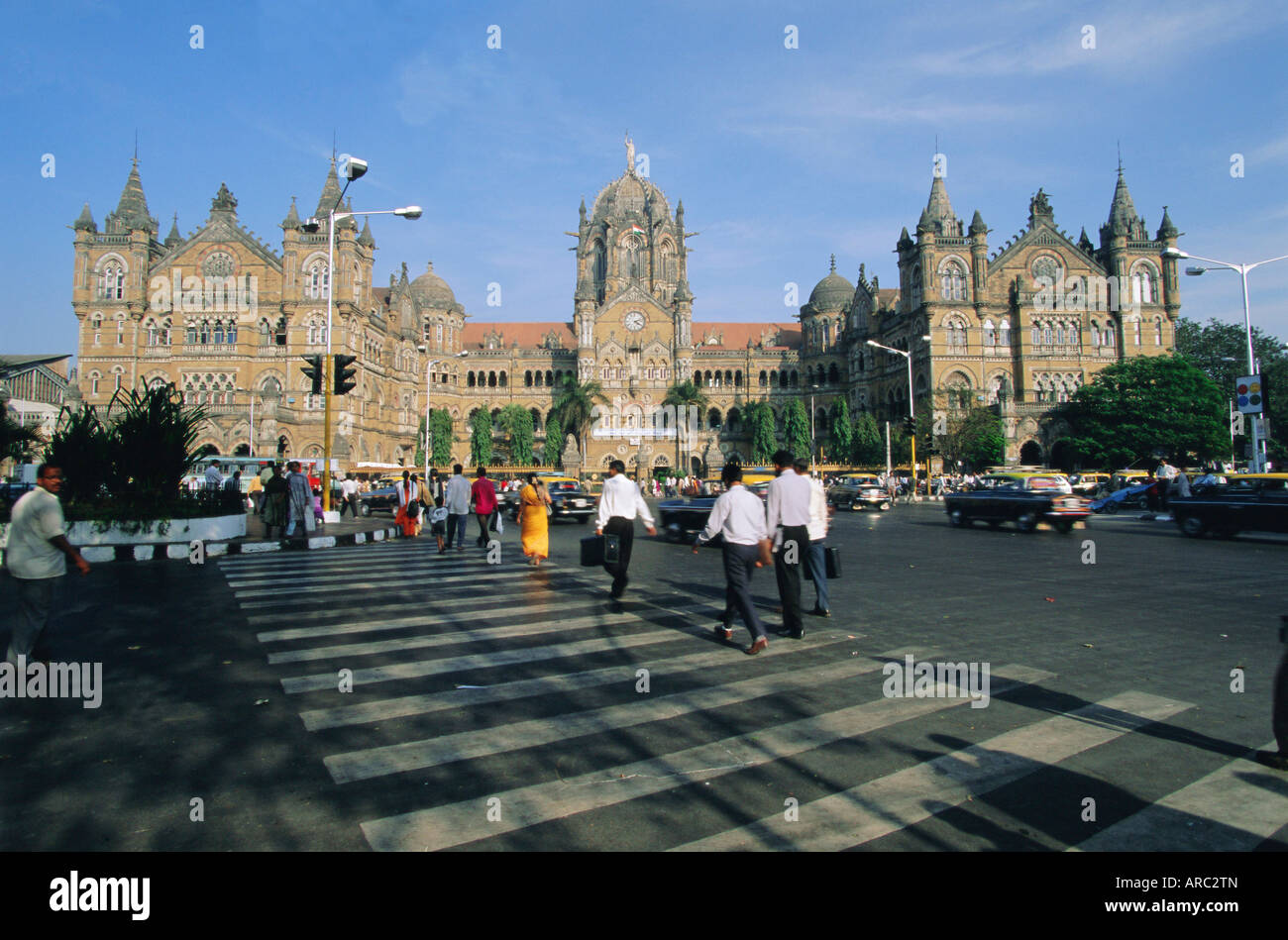 La stazione ferroviaria di Victoria (Victoria Terminus), Mumbai (Bombay), nello Stato del Maharashtra, India, Asia Foto Stock