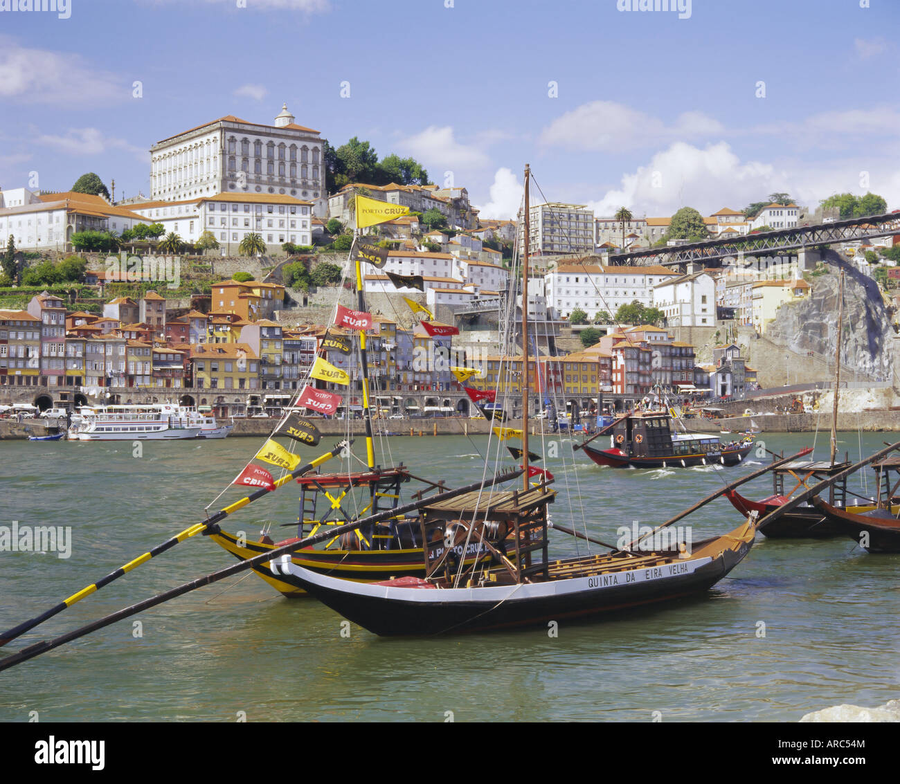Fiume Douro e la Città Vecchia, Porto (Porto), Portogallo, Europa Foto Stock