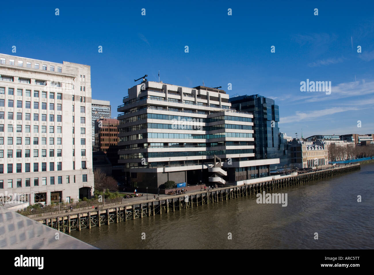 Edifici vista dal Ponte di Londra City of London GB UK Foto Stock