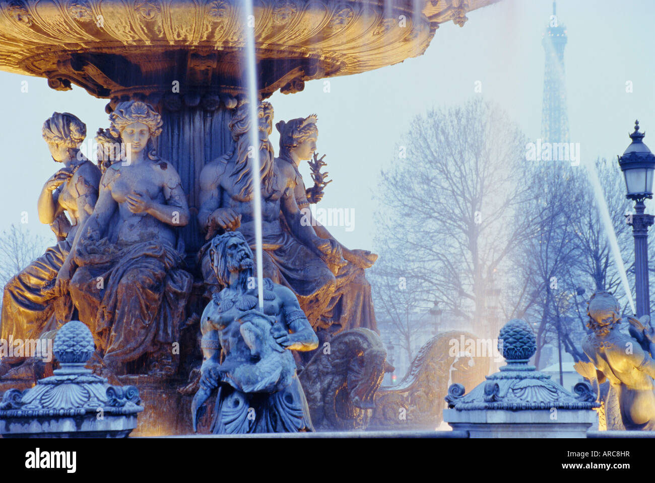 Fontana, Place de la Concorde, Paris, Francia, Europa Foto Stock