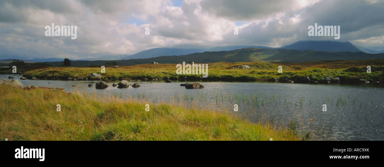 Lochan na h-Achlaise e le montagne del Monte Nero, Rannoch Moor, Strathclyde, regione delle Highlands, Scotland, Regno Unito, Europa Foto Stock