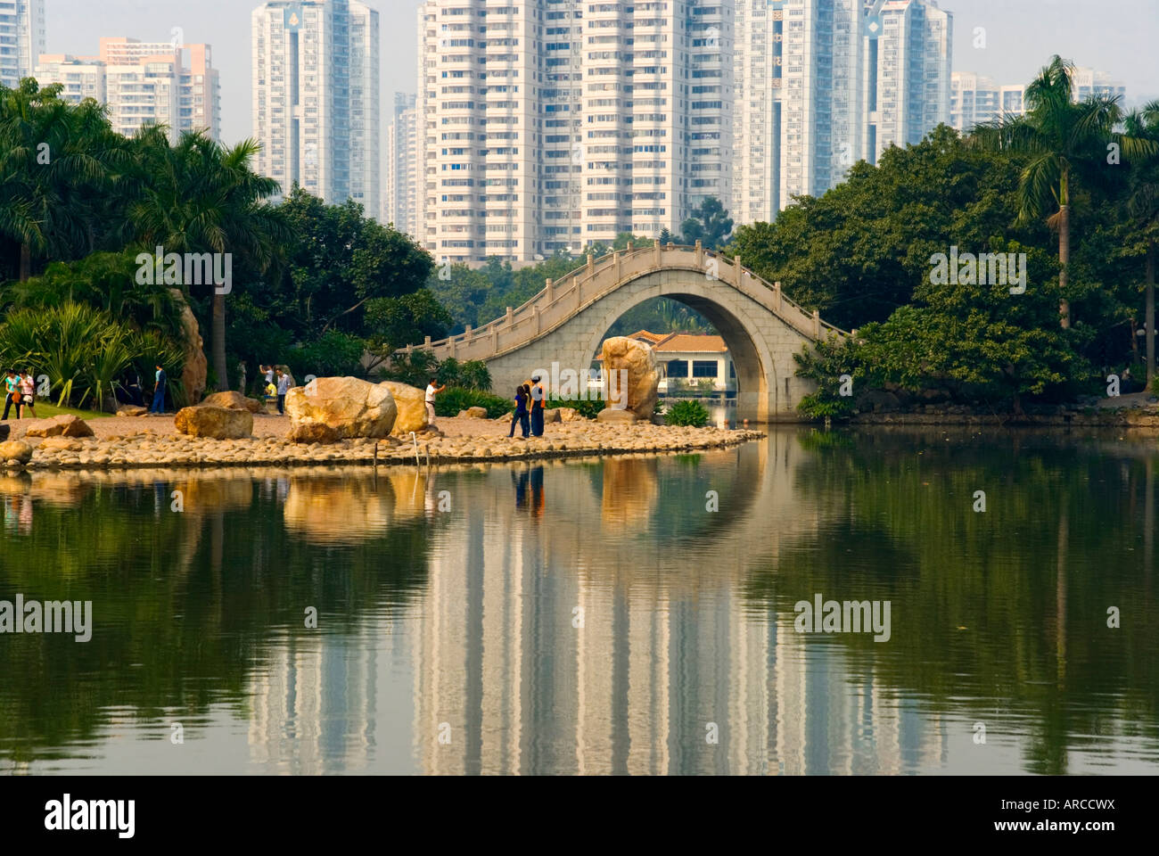 Litchi Park Bridge, Shenzhen Zona economica speciale (ZES), Guangdong, Cina e Asia Foto Stock