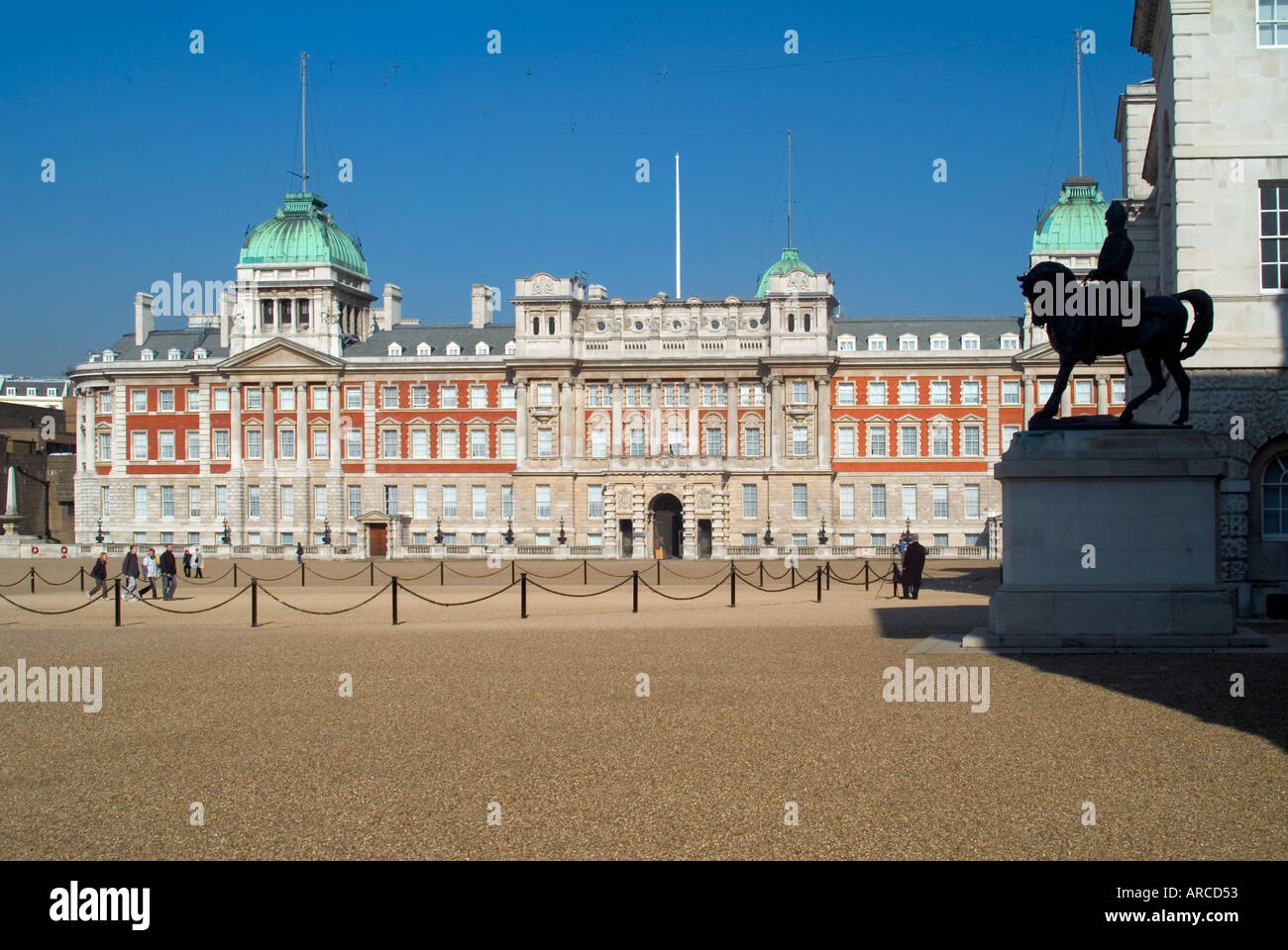 Storico Old Admiralty uffici verde rame patina tetto rivestimento ora utilizzato da Foreign & Commonwealth Office su Horse Guards Parade Ground Londra UK Foto Stock