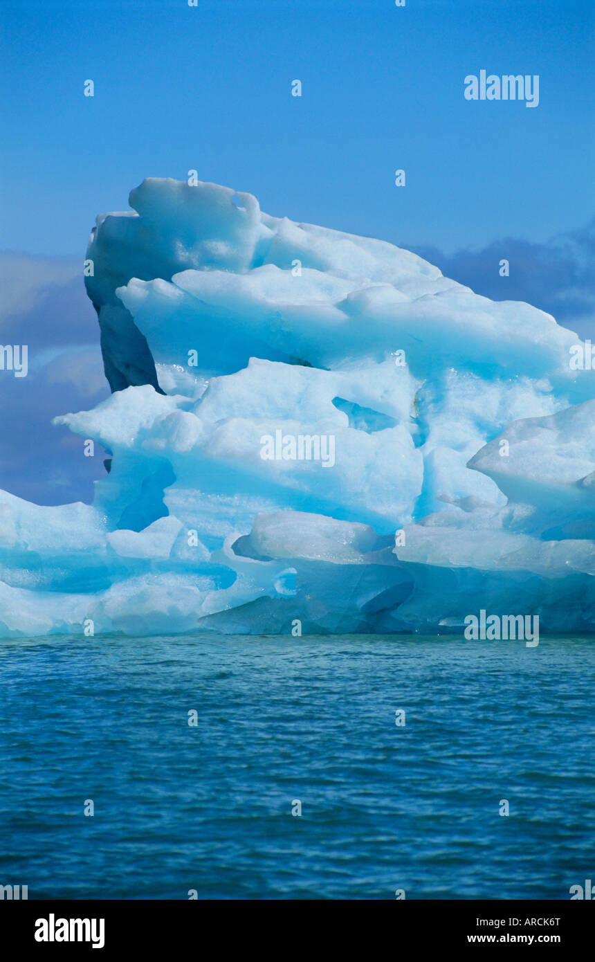 Il ghiaccio formato sotto pressione viene visualizzata in blu, Monaco glacier, Leifdefjorden, Spitsbergen, Svalbard, Norvegia, Scandinavia, Europa Foto Stock