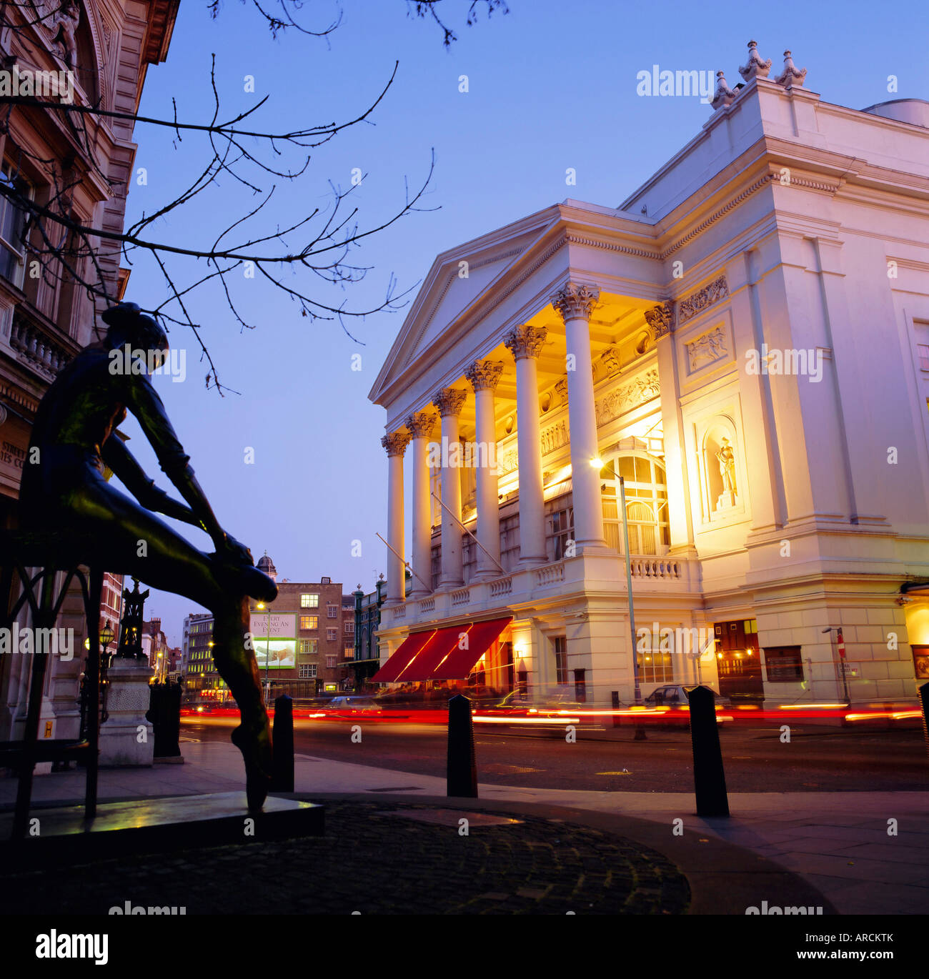 La Royal Opera House Covent Garden di Londra, Inghilterra, Regno Unito Foto Stock