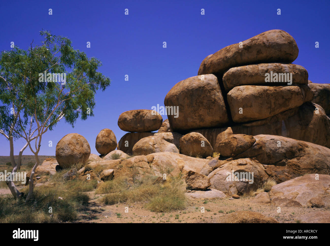 Arrotondate formazioni di roccia, i ciottoli o Devil's marmi, Territorio del Nord, l'Australia Foto Stock