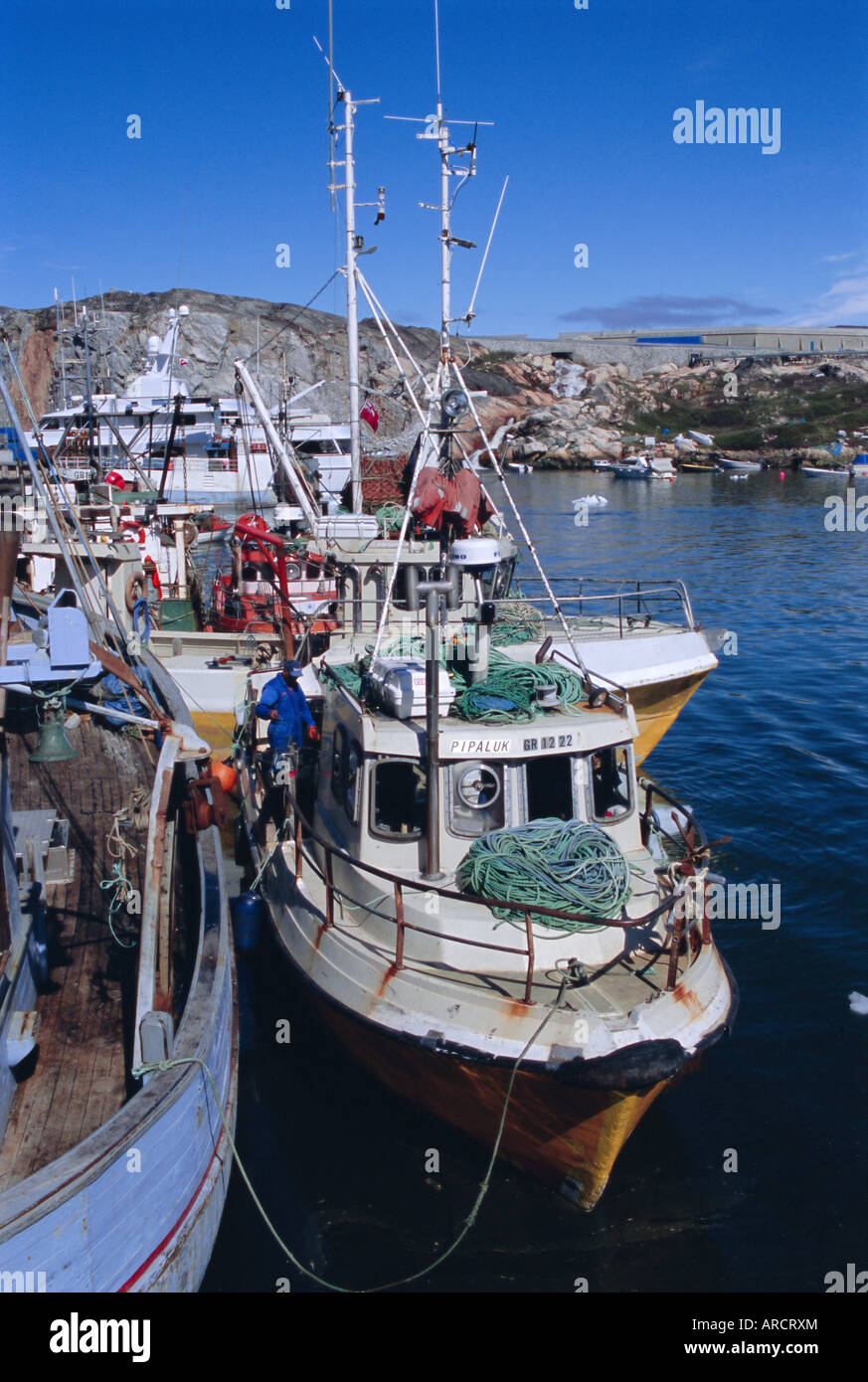 Barche da pesca, città di Ilulissat, precedentemente Jacobshavn, nella costa occidentale della Groenlandia, regioni polari Foto Stock