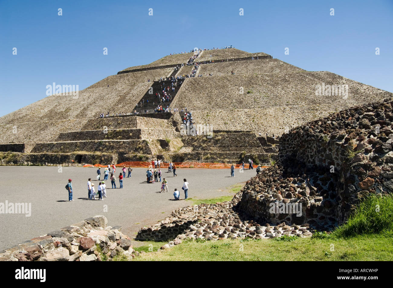 La Piramide del Sole, Teotihuacan, 150AD per 600annuncio e successivamente usato dagli Aztechi, a nord di Città del Messico, Messico Foto Stock