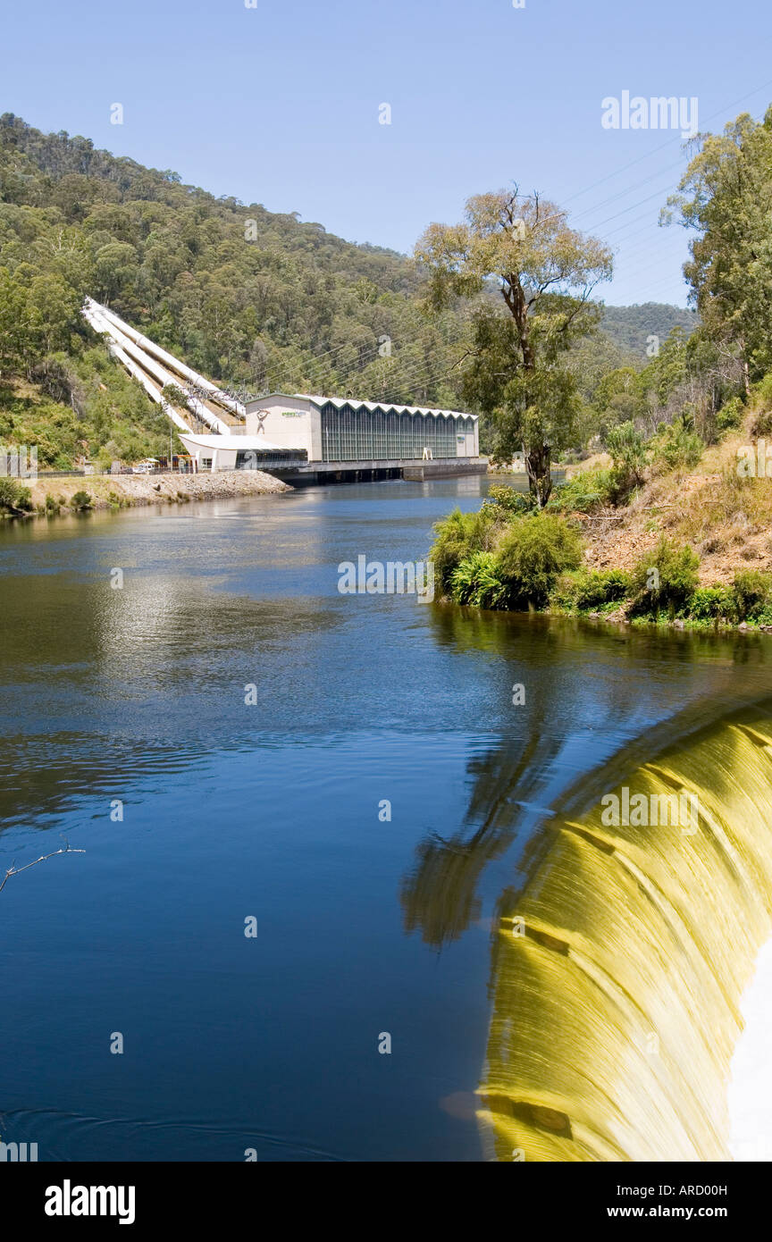 Murray 1 elettrica Hydro Power Station montagne innevate del Nuovo Galles del Sud Australia Foto Stock