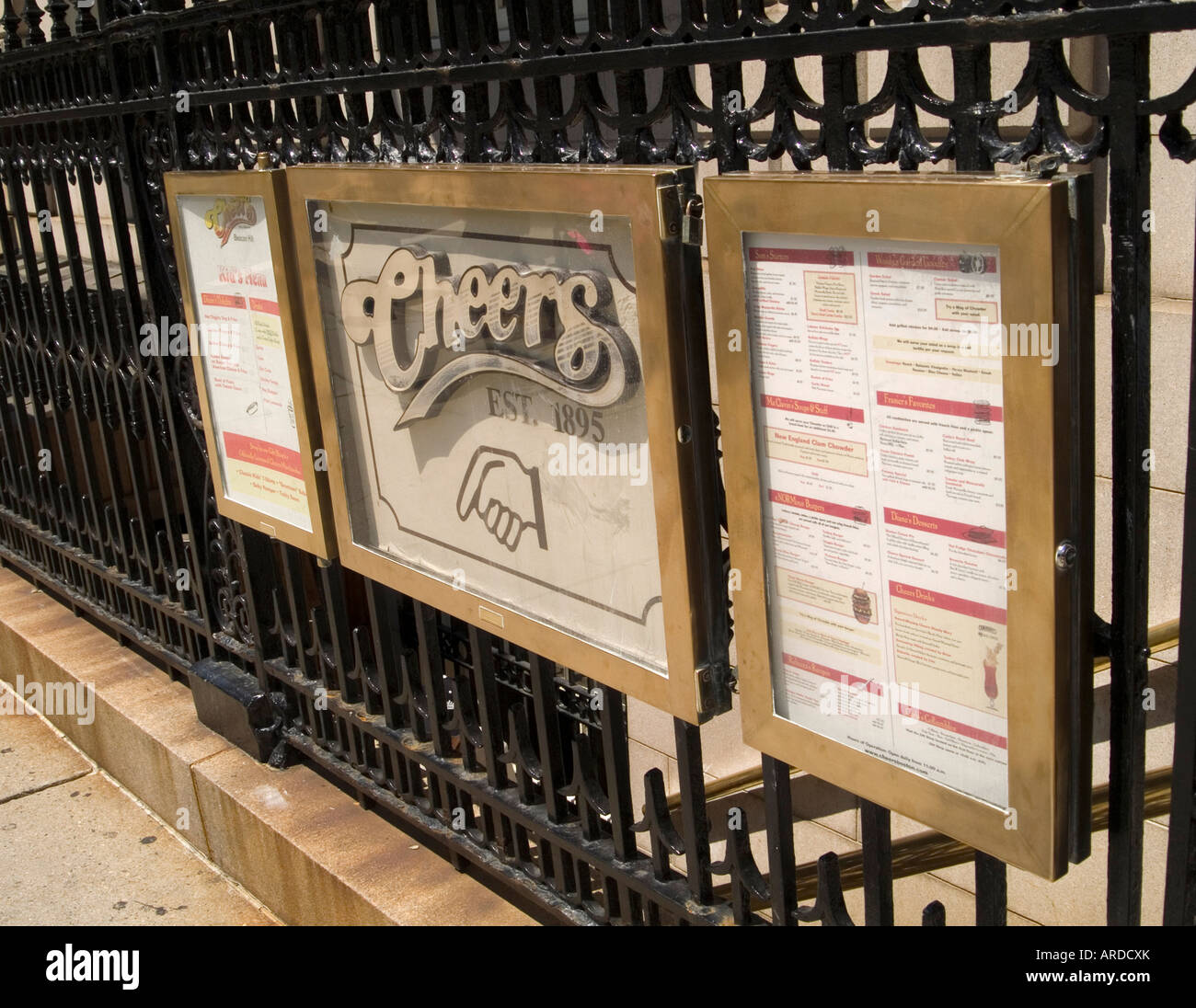 La parte esterna del famoso 'Cheers' bar di Boston, Massachusetts, STATI UNITI D'AMERICA Foto Stock