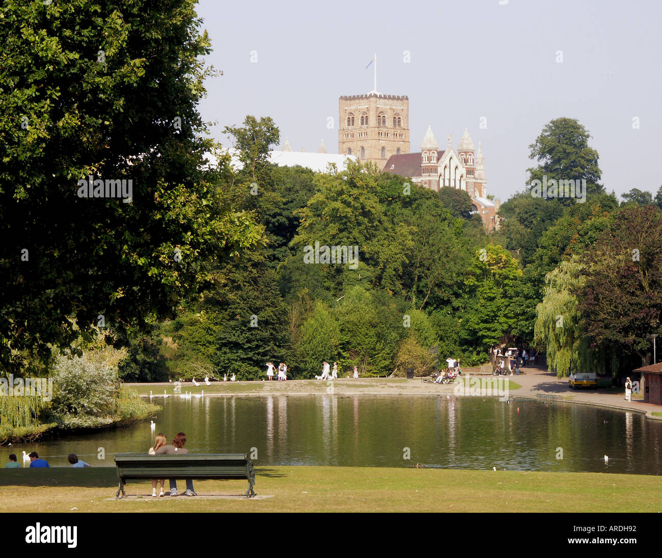 La cattedrale e Verulamium Park St Albans Hertfordshire Inghilterra Foto Stock