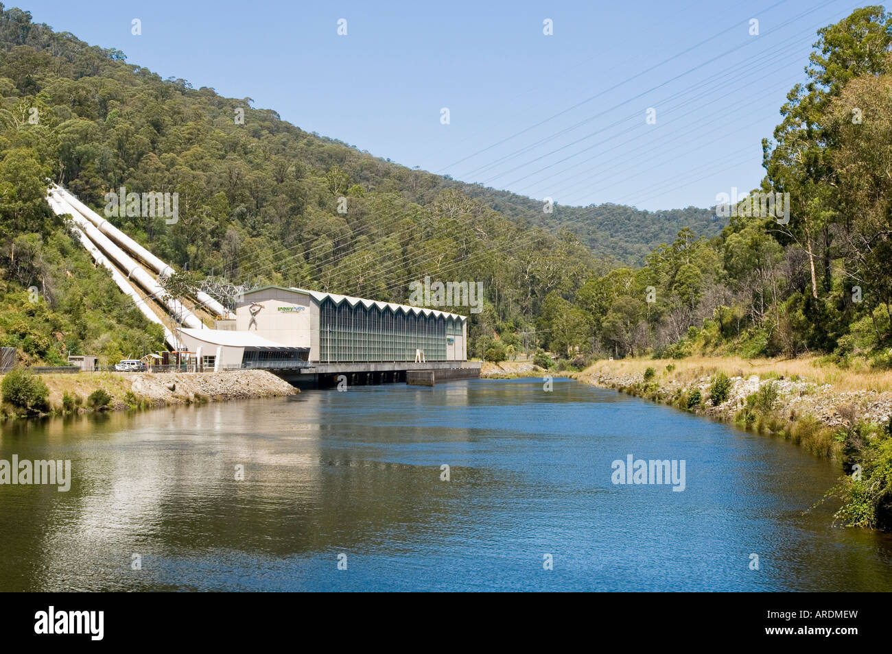 Murray 1 elettrica Hydro Power Station montagne innevate del Nuovo Galles del Sud Australia Foto Stock