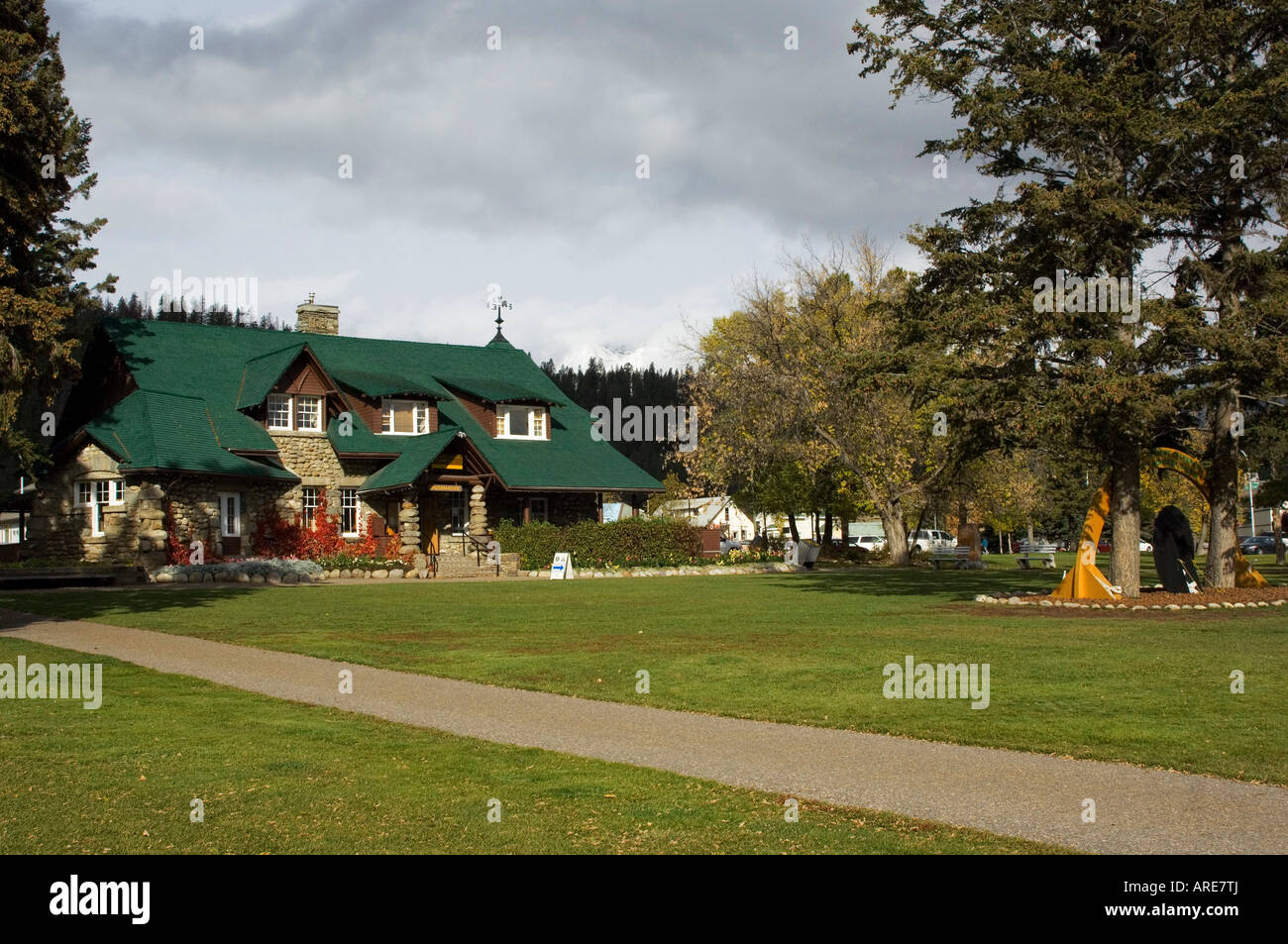 Le informazioni turistiche di edificio nella città di Jasper Alberta. Foto Stock